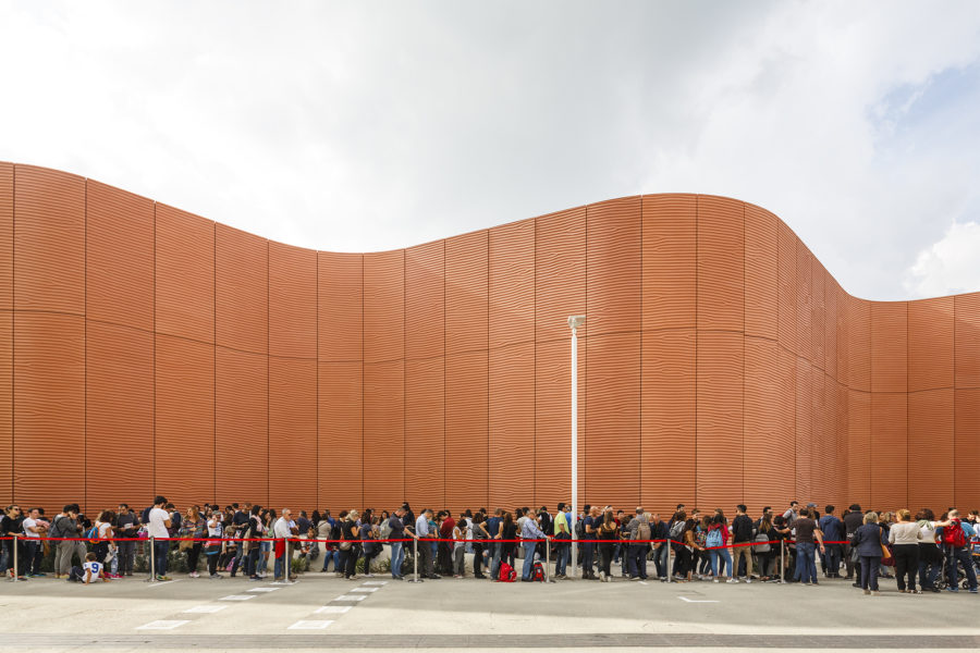 expo milano 2015 code davanti alle architetture dei padiglioni progetto tempo d